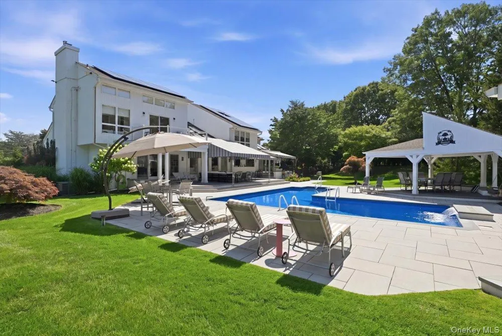 5 Meadow Gate W Head Of The Harbor, NY 11780