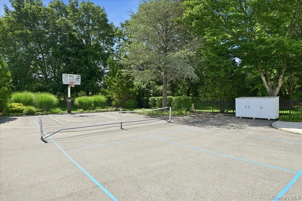 5 Meadow Gate W Head Of The Harbor, NY 11780