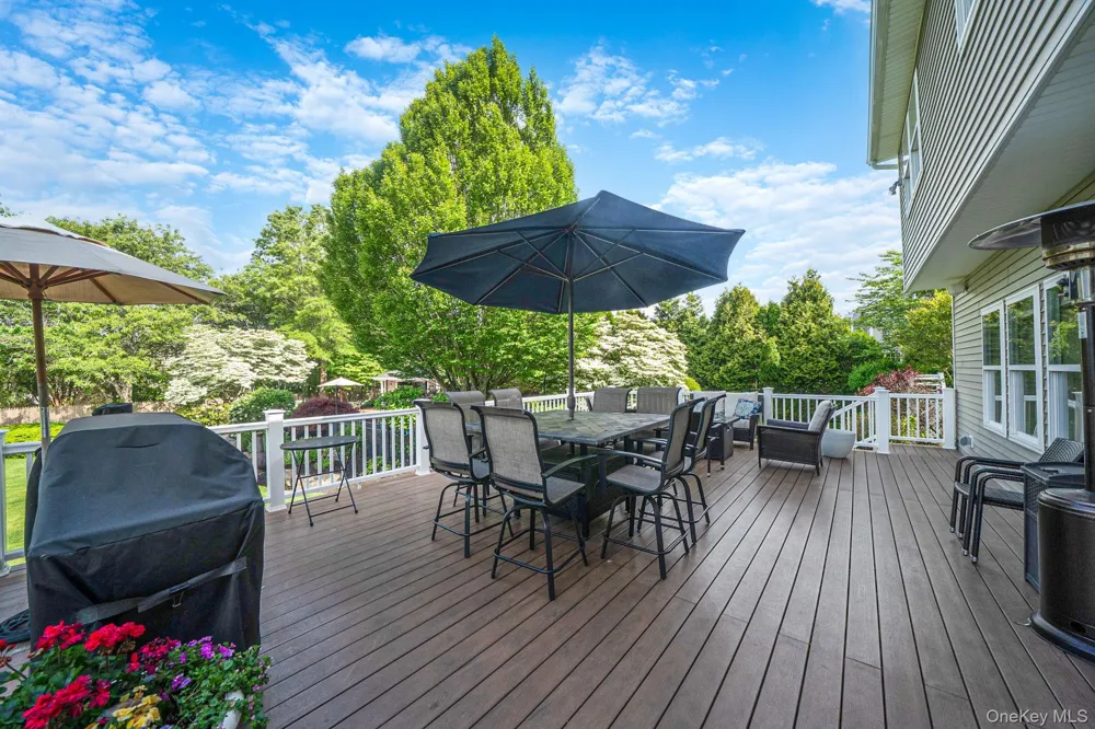 19 Sweetgum Lane Miller Place, NY 11764