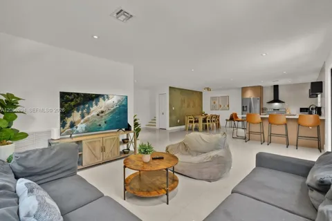 808 SW 29th St