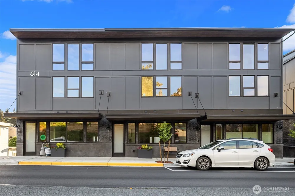 614 5th Avenue S #B102 Edmonds, WA 98020