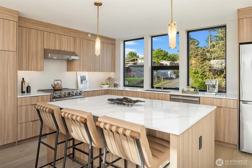 614 5th Avenue S #B102 Edmonds, WA 98020