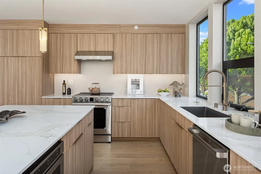 614 5th Avenue S #B102 Edmonds, WA 98020