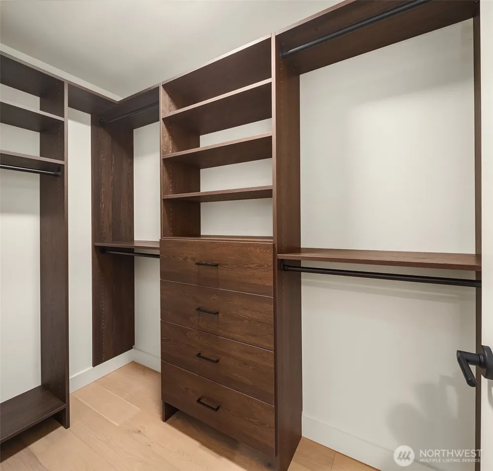 614 5th Avenue S #B102 Edmonds, WA 98020