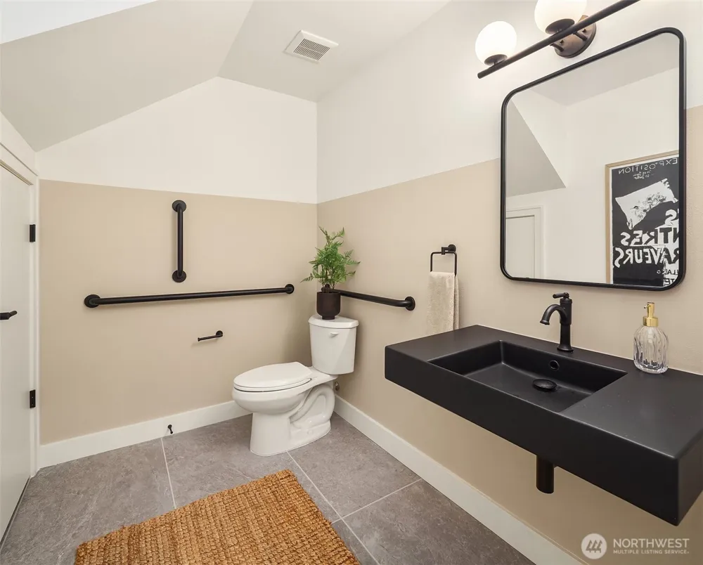 614 5th Avenue S #B102 Edmonds, WA 98020