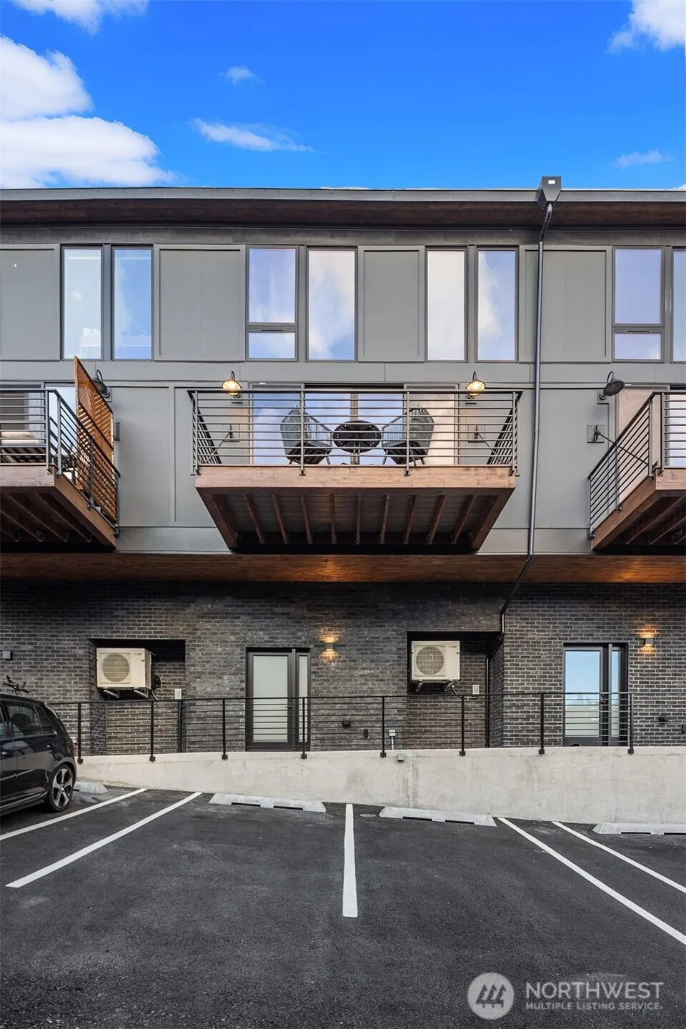 614 5th Avenue S #B102 Edmonds, WA 98020