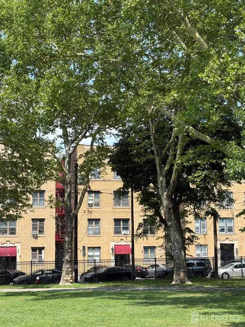 194 Kensington Avenue #303