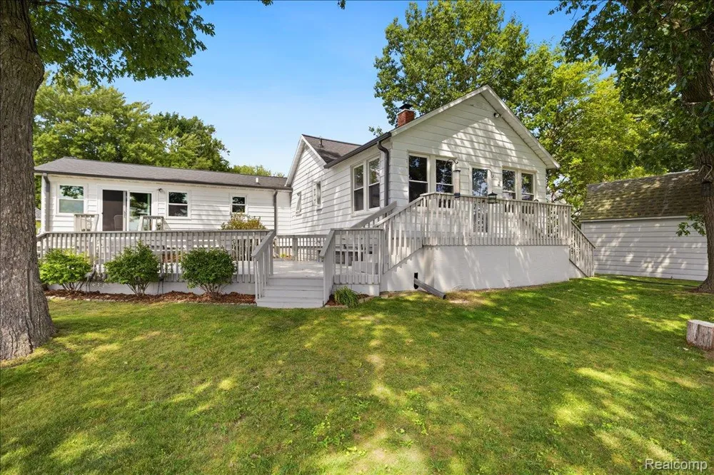 845 S Lakeside Drive Leoni Township, MI 49254