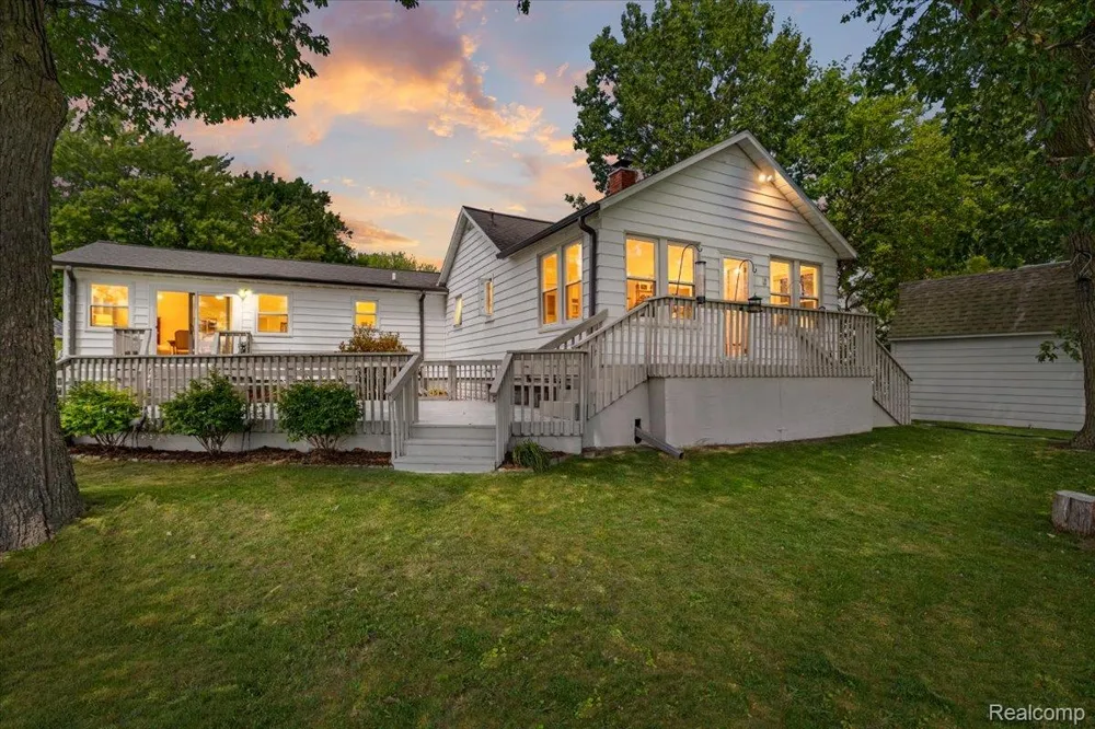 845 S Lakeside Drive Leoni Township, MI 49254