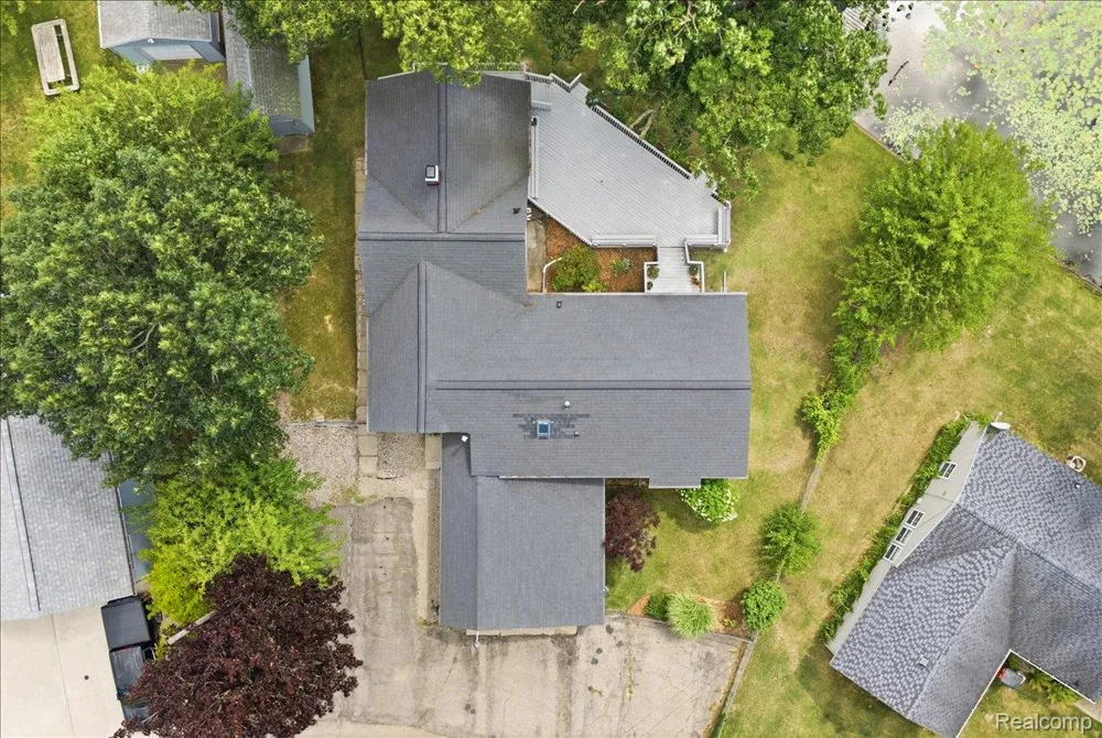 845 S Lakeside Drive Leoni Township, MI 49254