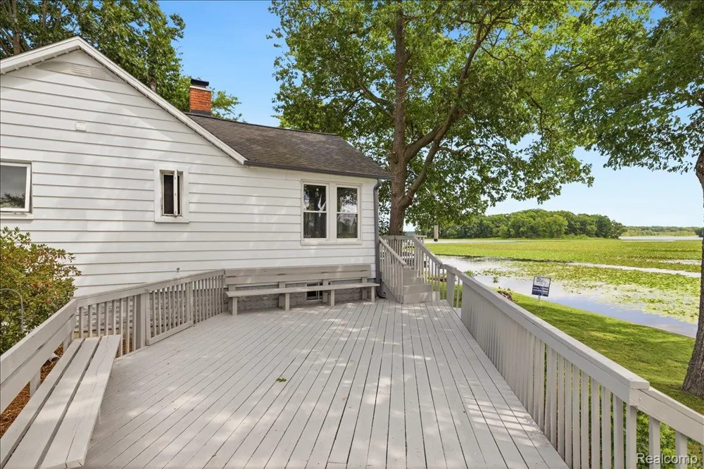 845 S Lakeside Drive Leoni Township, MI 49254