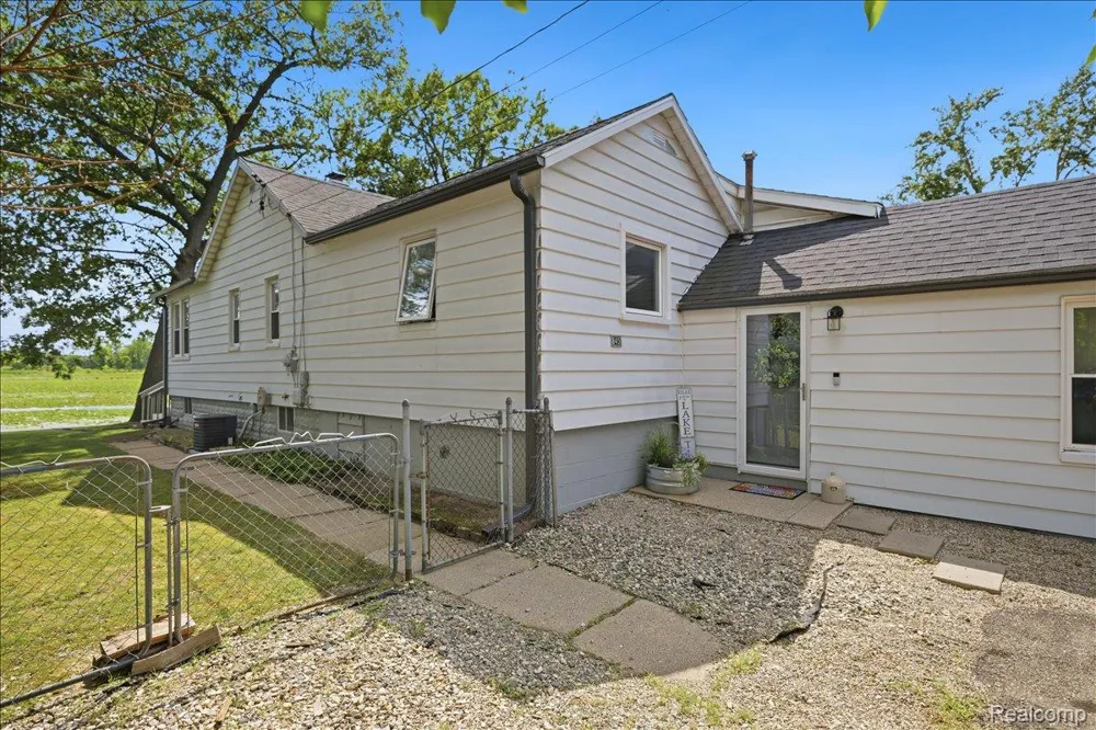 845 S Lakeside Drive Leoni Township, MI 49254
