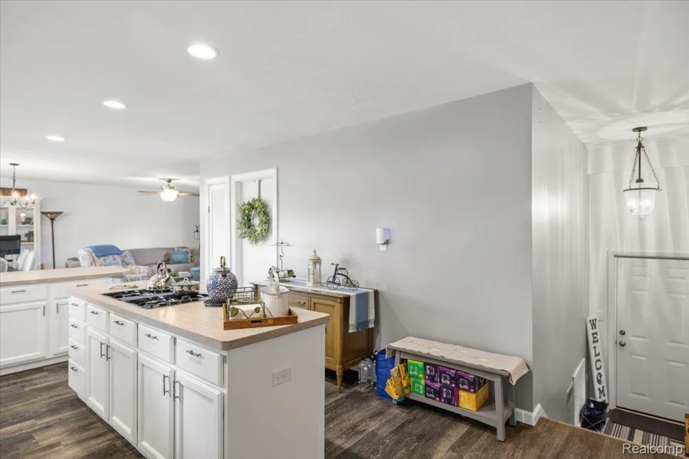 845 S Lakeside Drive Leoni Township, MI 49254