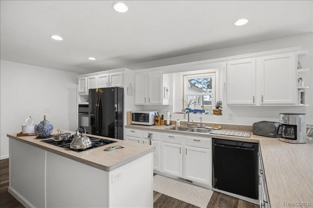 845 S Lakeside Drive Leoni Township, MI 49254