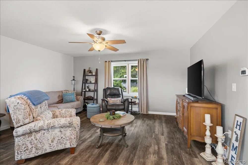 845 S Lakeside Drive Leoni Township, MI 49254