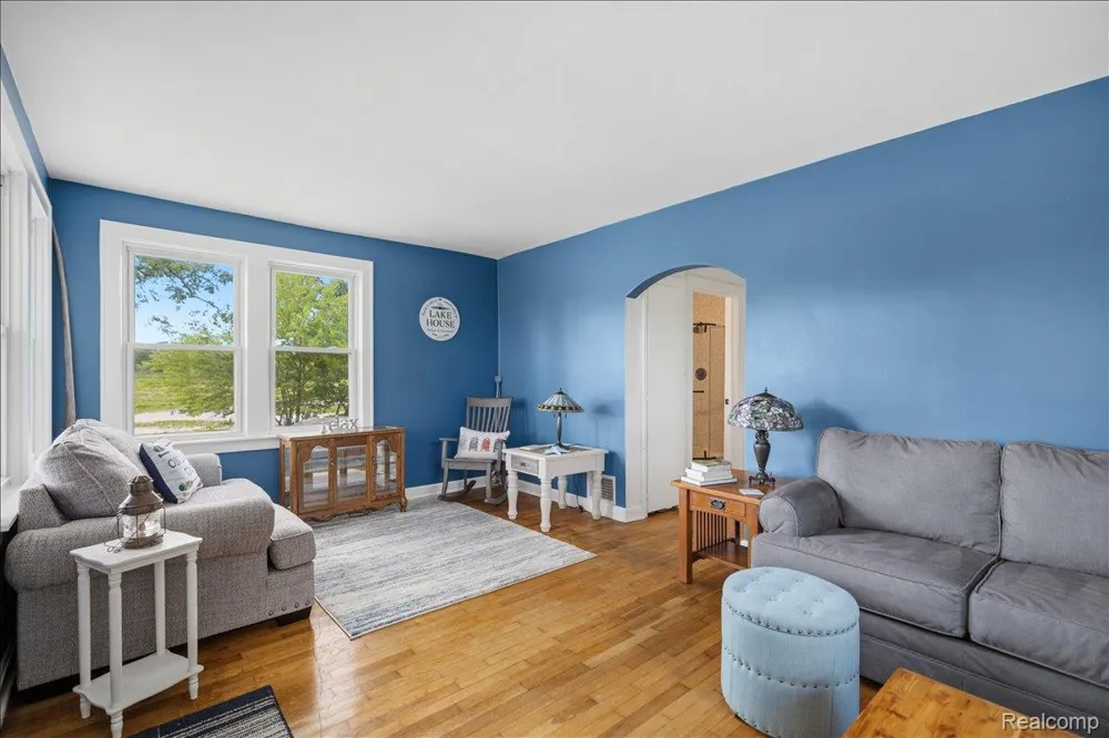 845 S Lakeside Drive Leoni Township, MI 49254