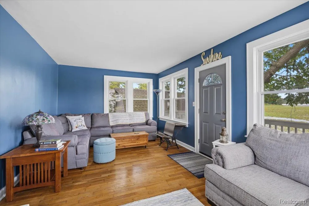 845 S Lakeside Drive Leoni Township, MI 49254