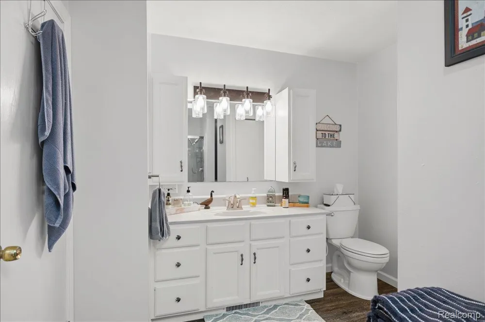 845 S Lakeside Drive Leoni Township, MI 49254