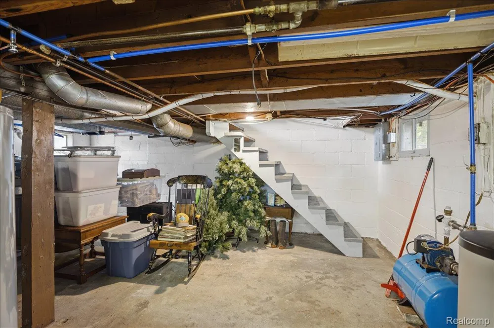 845 S Lakeside Drive Leoni Township, MI 49254