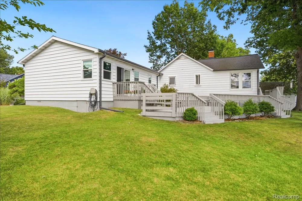 845 S Lakeside Drive Leoni Township, MI 49254