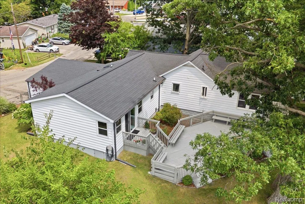 845 S Lakeside Drive Leoni Township, MI 49254