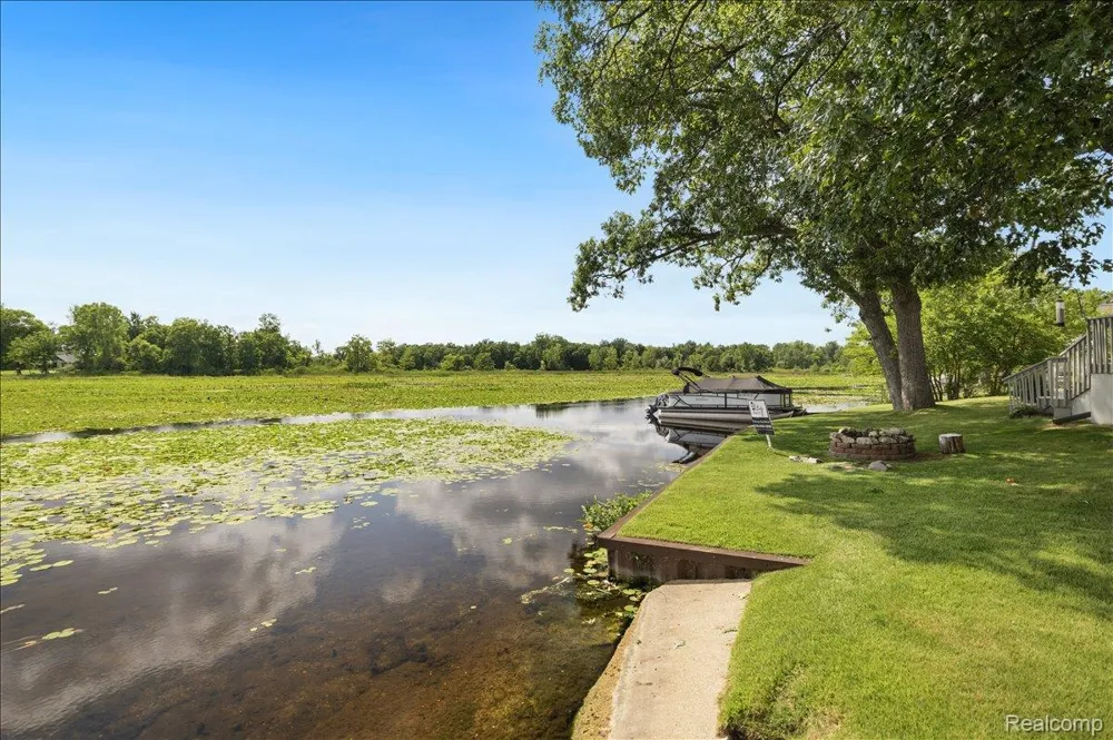 845 S Lakeside Drive Leoni Township, MI 49254