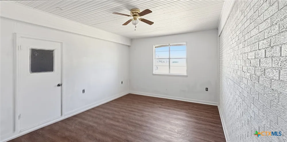 902 S US Highway 281 Evant, TX 76525