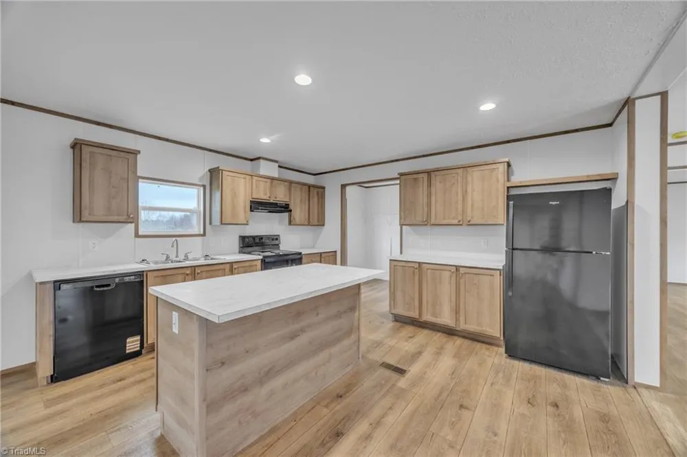 275 Carlton Road Boomer, NC 28606