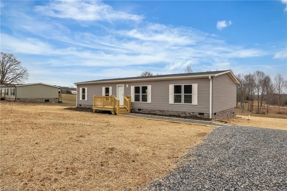 275 Carlton Road Boomer, NC 28606