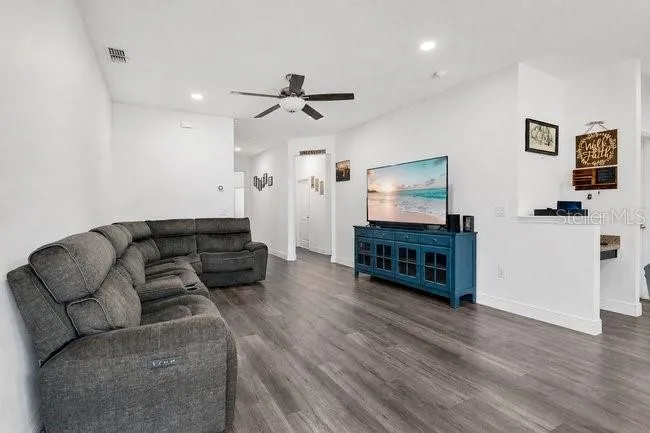 9248 CHANDLER DRIVE Groveland, FL 34736