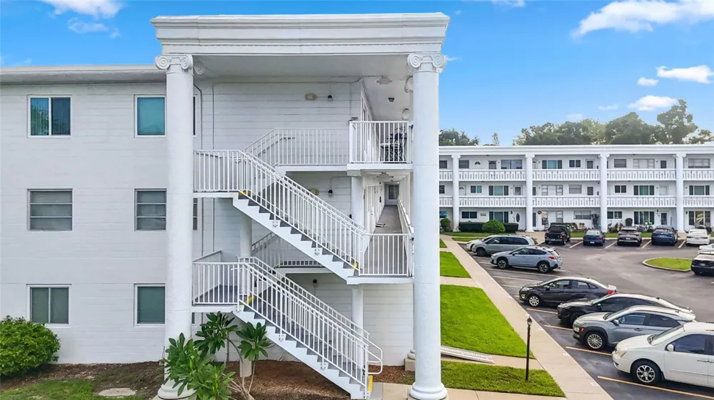 2454 AUSTRALIA WAY E #32 Clearwater, FL 33763