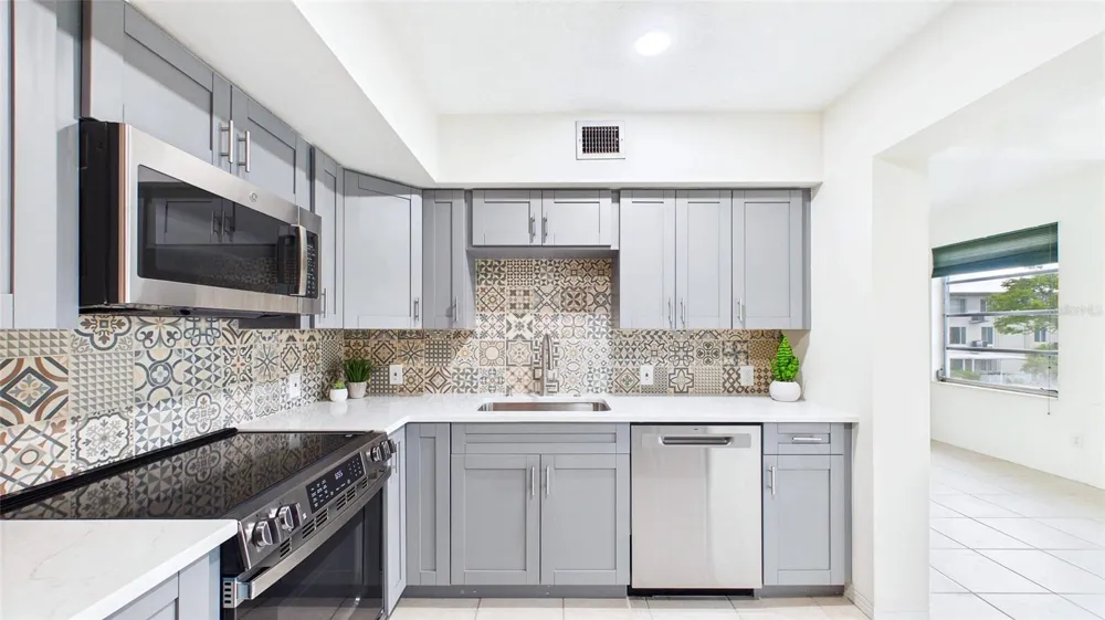 2454 AUSTRALIA WAY E #32 Clearwater, FL 33763