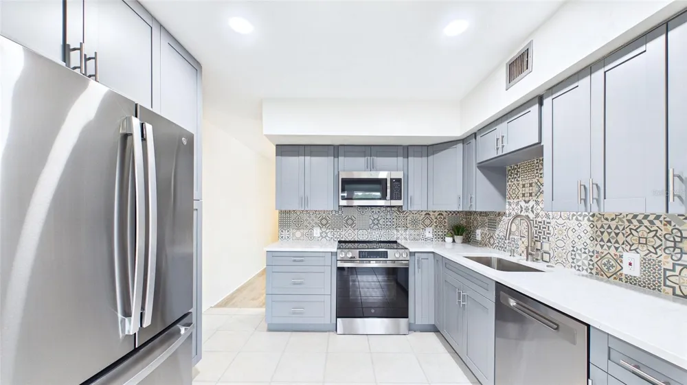 2454 AUSTRALIA WAY E #32 Clearwater, FL 33763