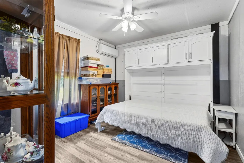 768 County Road 792 Buna, TX 77612