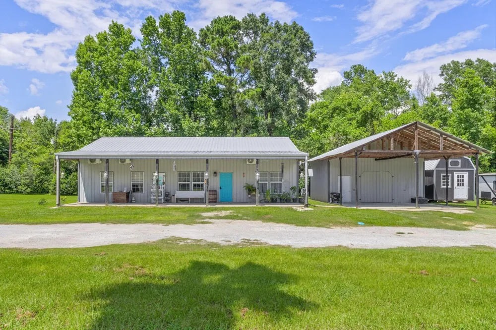 768 County Road 792 Buna, TX 77612
