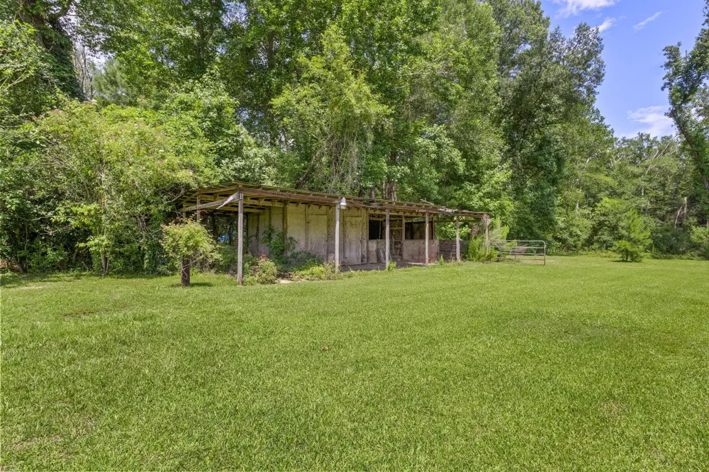 768 County Road 792 Buna, TX 77612