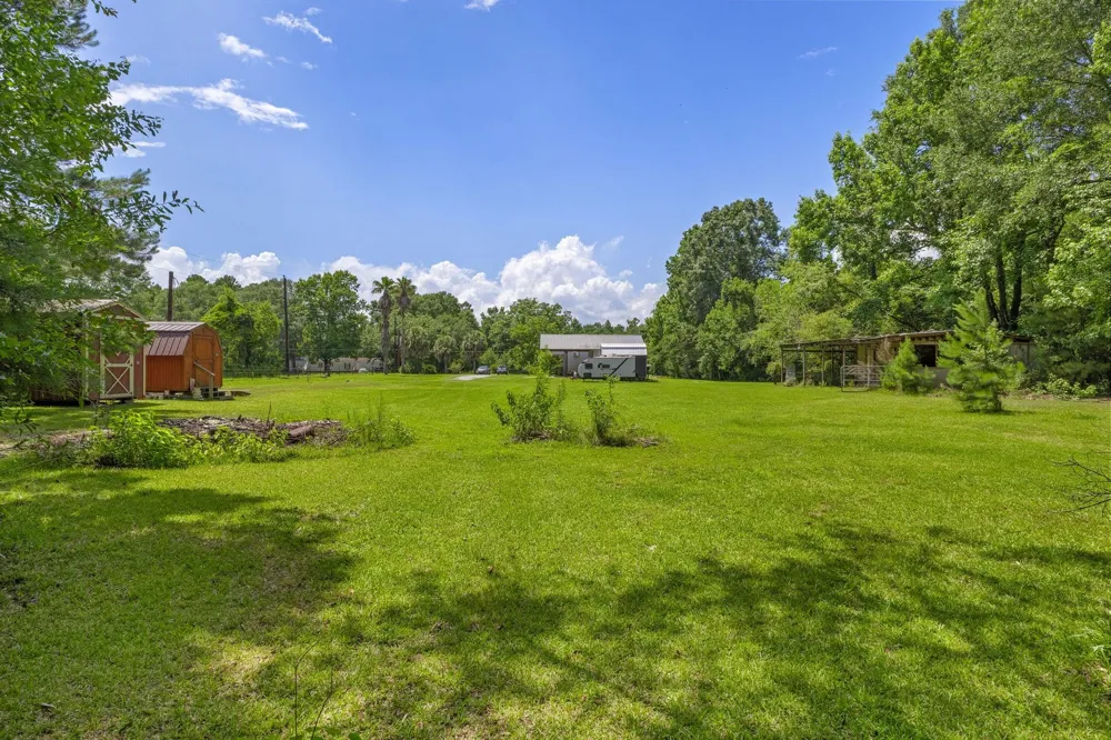 768 County Road 792 Buna, TX 77612