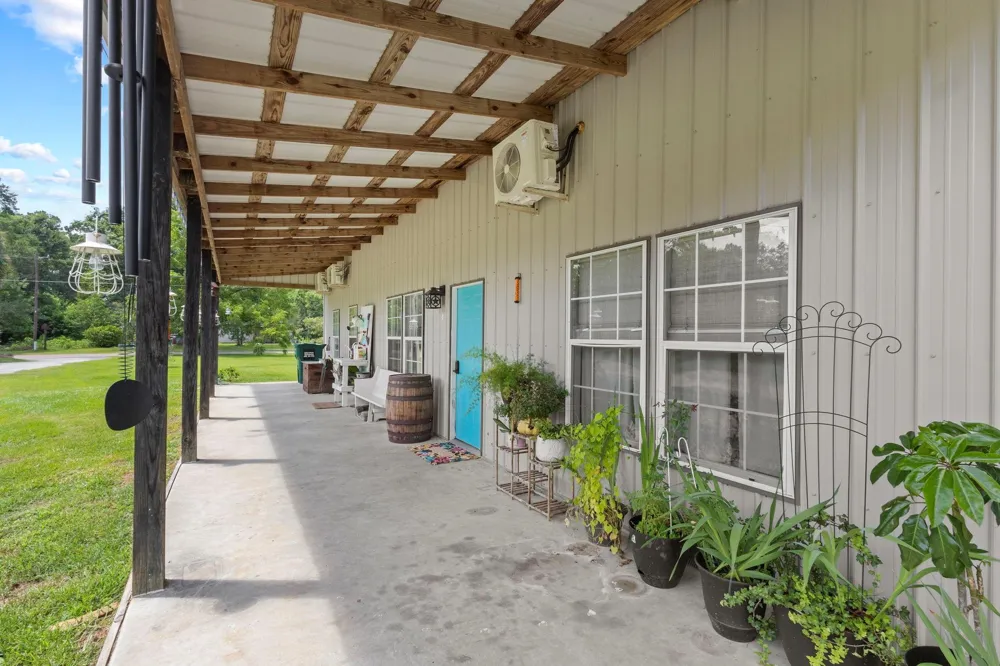 768 County Road 792 Buna, TX 77612