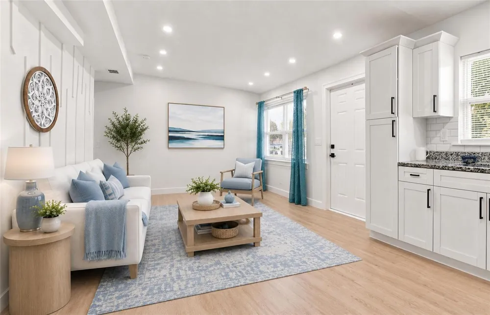 2004 E BROAD STREET Tampa, FL 33610
