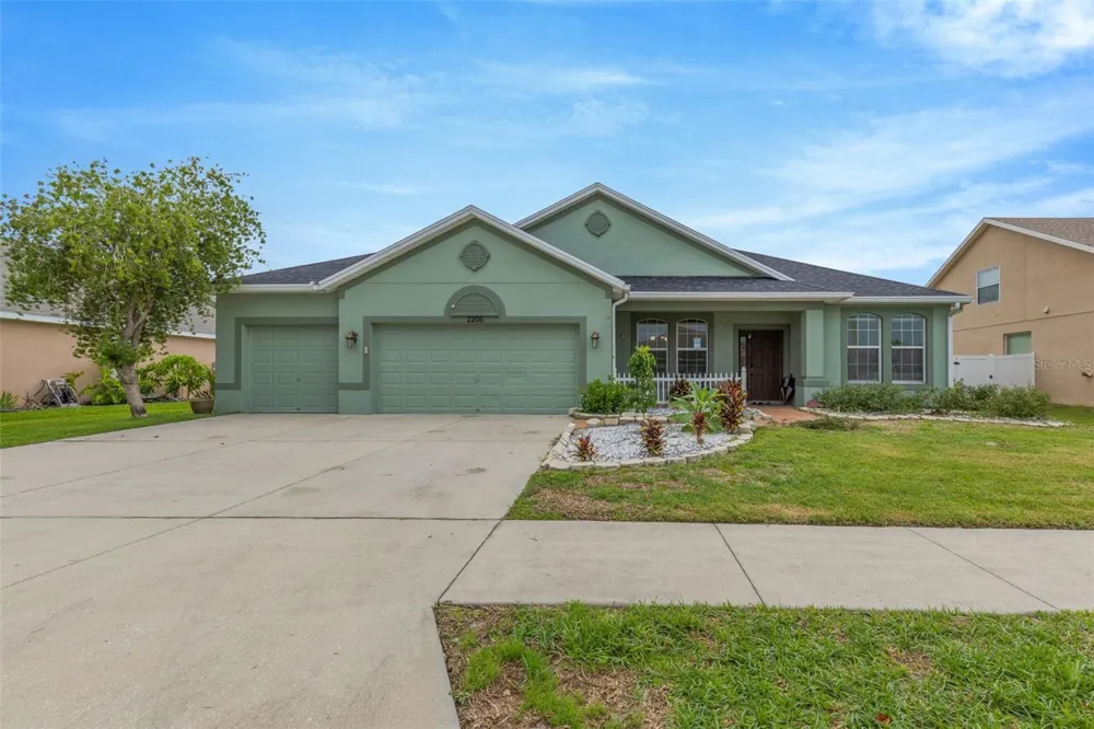 2206 VIA CORTONA STREET Plant City, FL 33566
