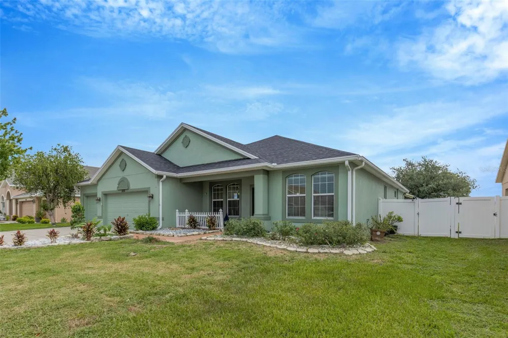 2206 VIA CORTONA STREET Plant City, FL 33566