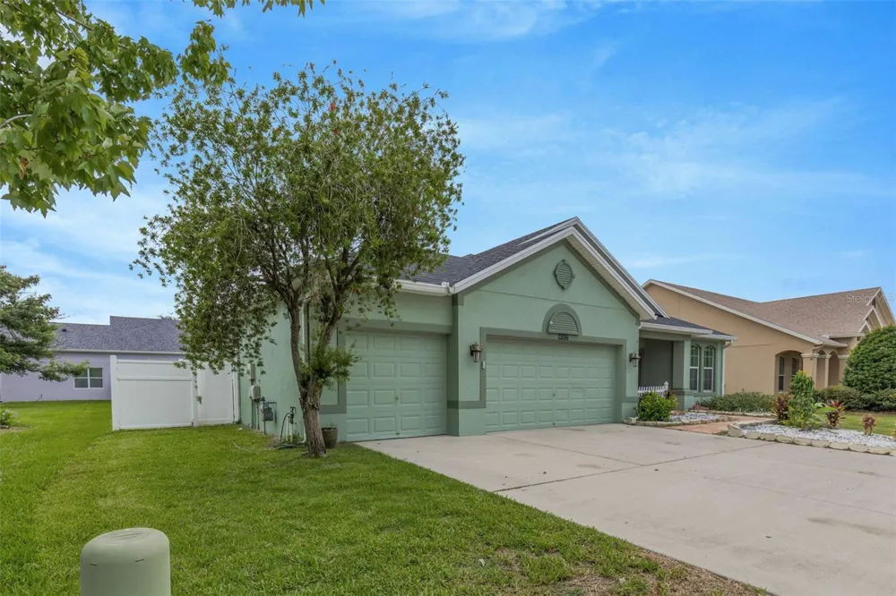2206 VIA CORTONA STREET Plant City, FL 33566