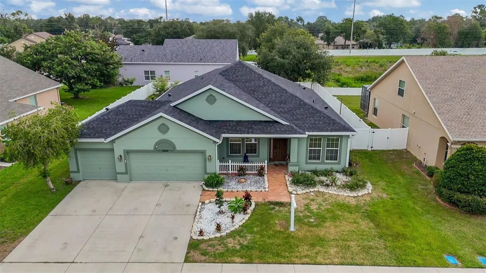 2206 VIA CORTONA STREET Plant City, FL 33566