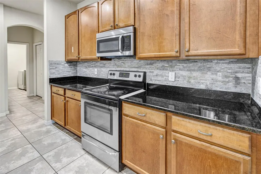 2206 VIA CORTONA STREET Plant City, FL 33566