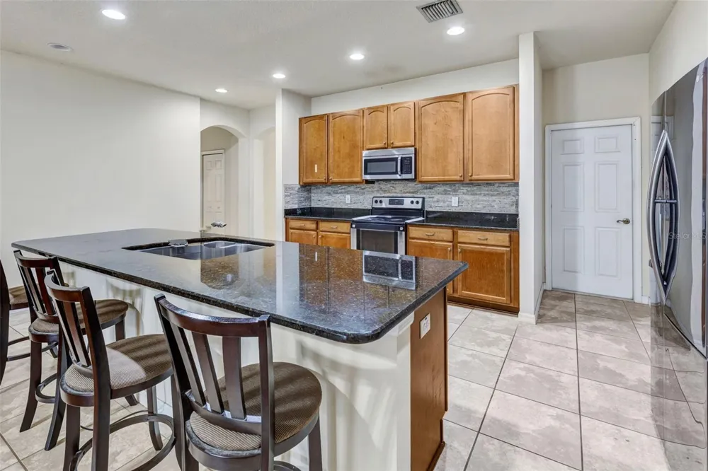 2206 VIA CORTONA STREET Plant City, FL 33566