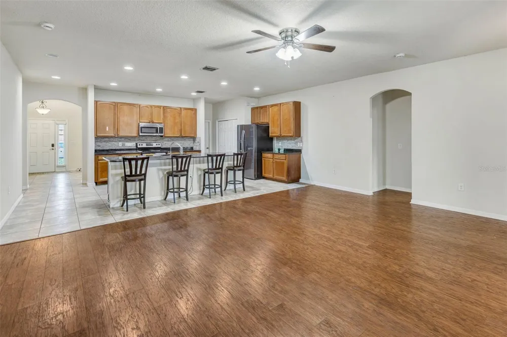 2206 VIA CORTONA STREET Plant City, FL 33566