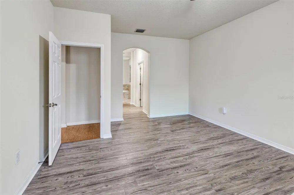 2206 VIA CORTONA STREET Plant City, FL 33566