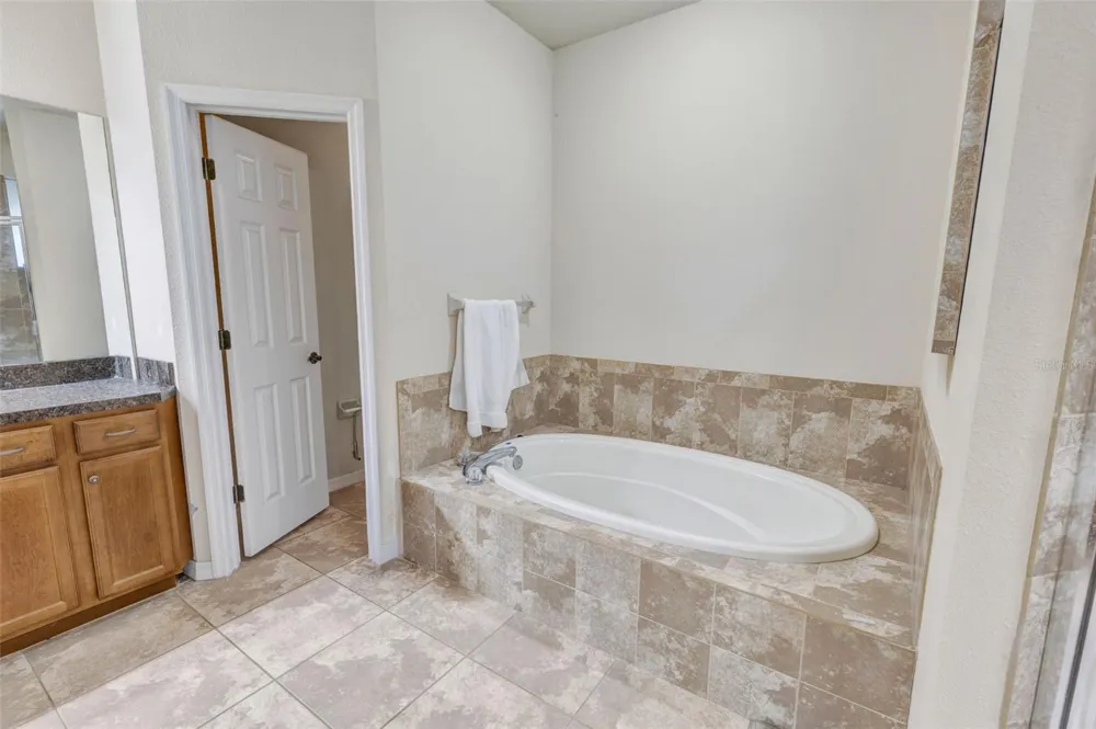 2206 VIA CORTONA STREET Plant City, FL 33566