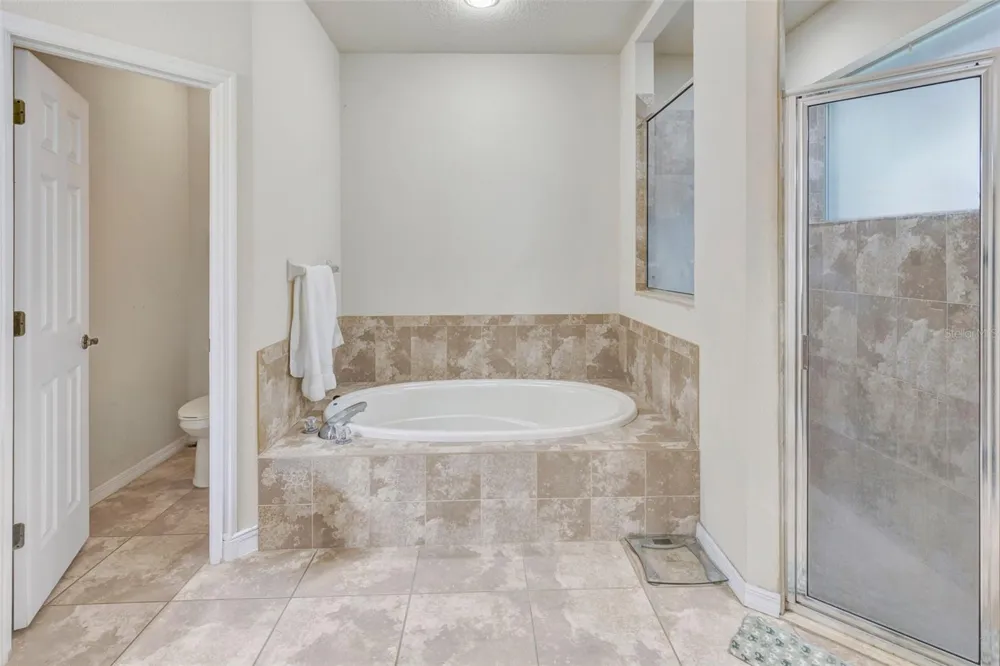 2206 VIA CORTONA STREET Plant City, FL 33566