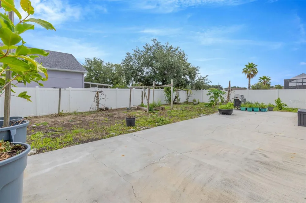 2206 VIA CORTONA STREET Plant City, FL 33566